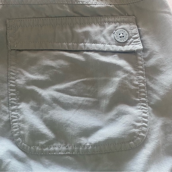 The North Face Women's Roll-up Nylon Shorts Size 2 Army Green - Picture 9 of 16